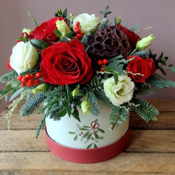 cranberry-hatbox-christmas-flowers-wiltshire